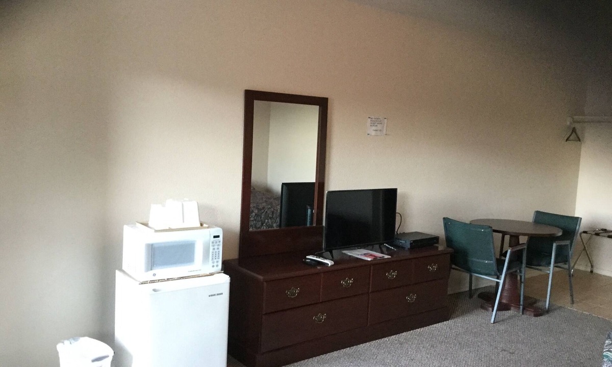 Sierra Blanca Hotel | Americana Inn
