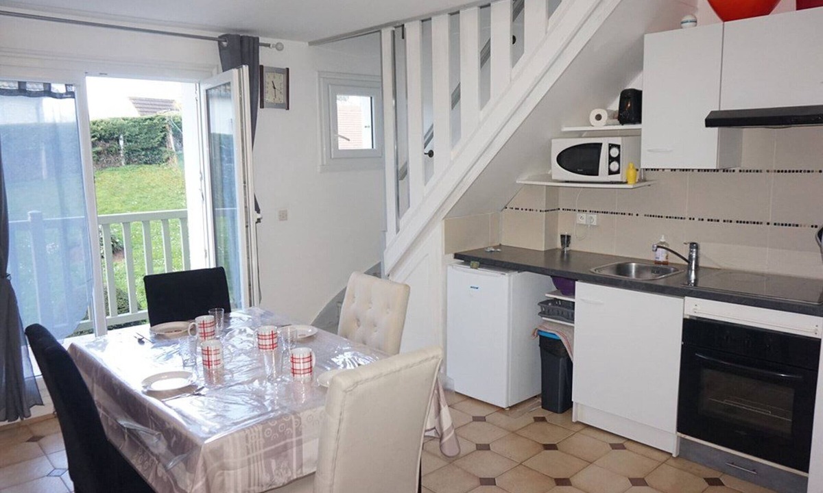 Merville-Franceville-Plage Apartamento | Apartamento en dúplex con acceso directo a la playa, balcón y parking gratuito
