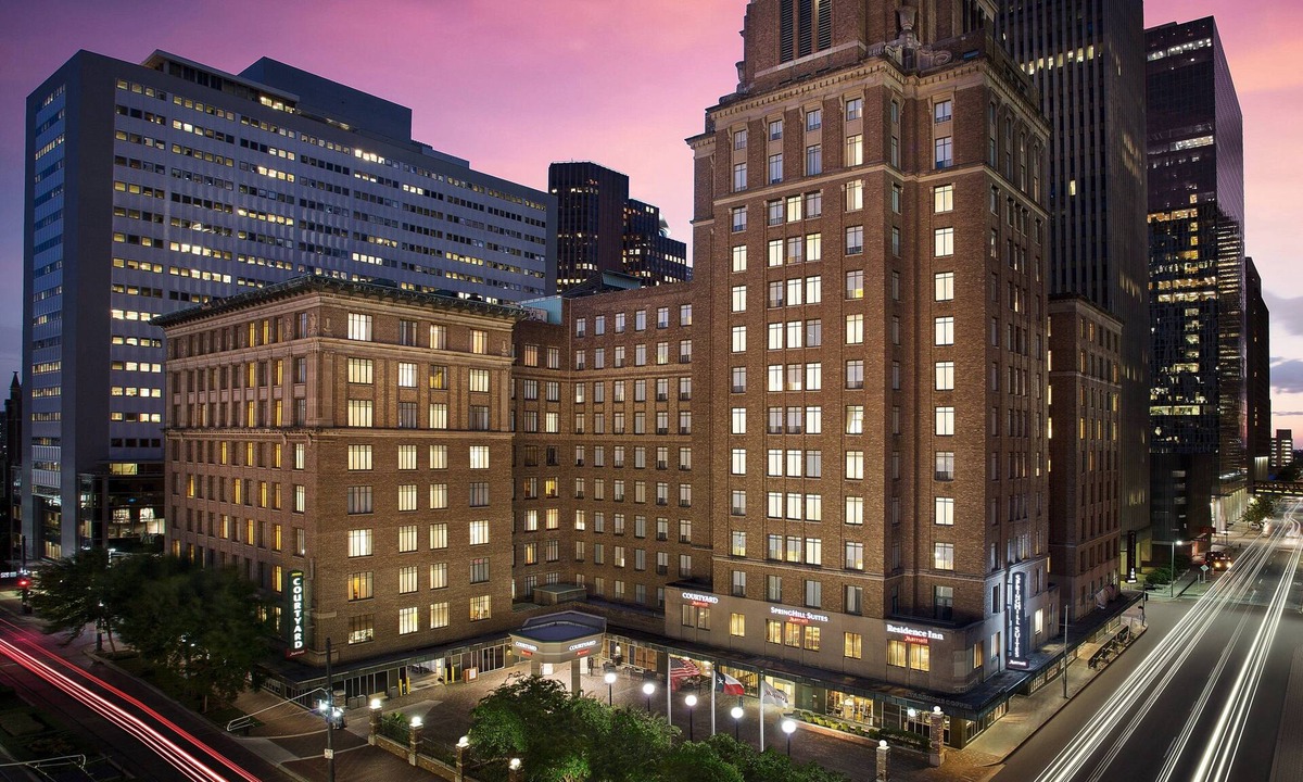 Downtown Houston Hotel | Courtyard by Marriott Houston Downtown/Convention Center
