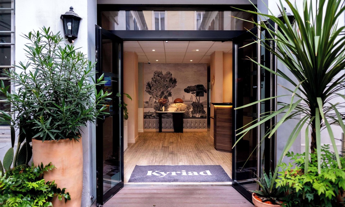 Porte-Saint-Martin Hotel | Hotel Kyriad Paris 10 Canal Saint Martin