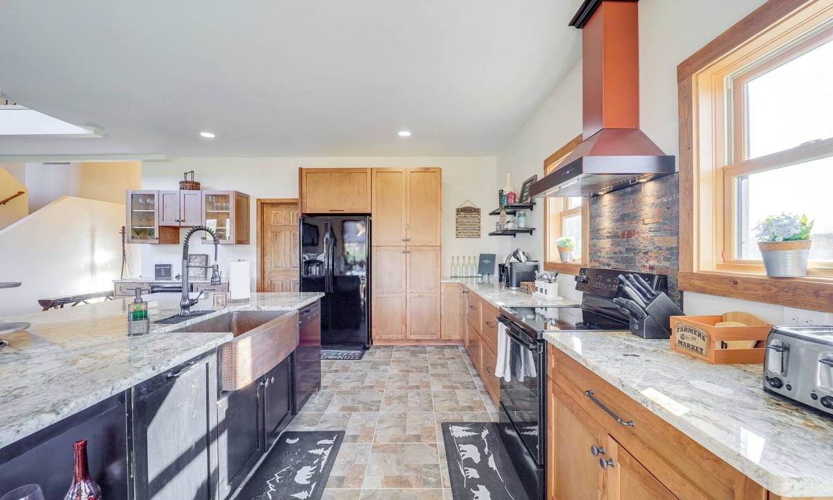 Fleetwood Cabaña | Mountain-view Deck: Group Getaway in Fleetwood