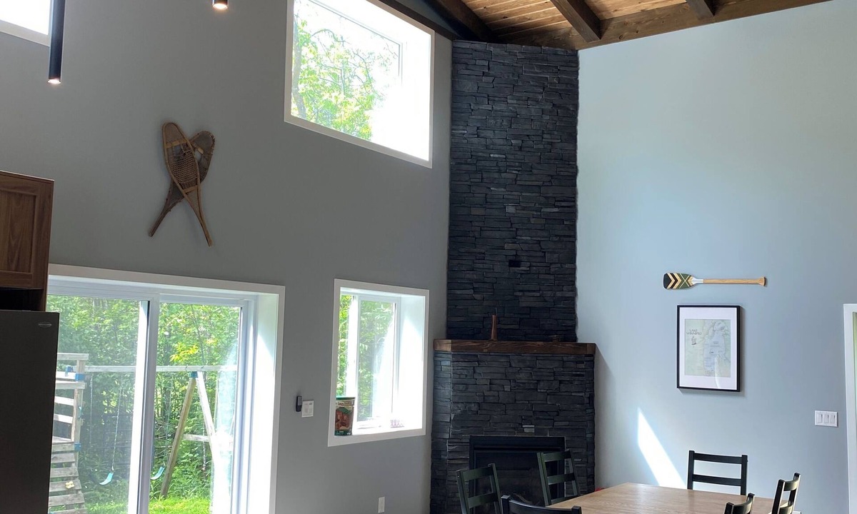 Gimli Casa | Perfect for sand beach vacations and ice fishing adventures on Lake Winnipeg