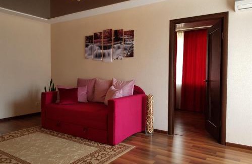 Dzerzhyns'kyi District Apartamento | Апартаменты с балконом