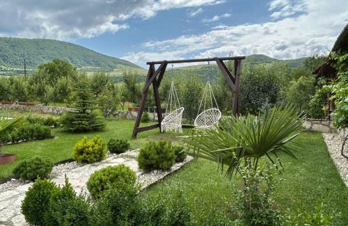 Kaputan Casa | Дом на лоне горы с удобствами и красивым видом на горы и сад