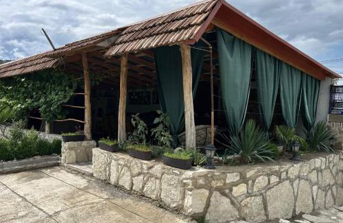 Kaputan Casa | Дом на лоне горы с удобствами и красивым видом на горы и сад