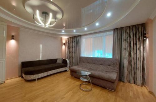 Lutsk Apartamento | Класичний Люкс біля Порт сіті