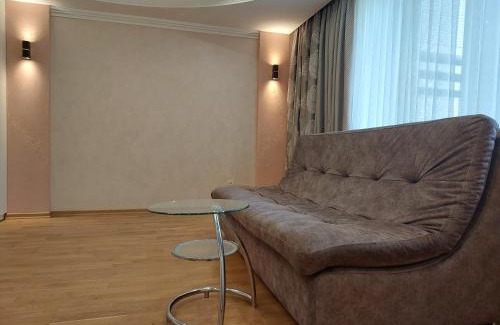 Lutsk Apartamento | Класичний Люкс біля Порт сіті