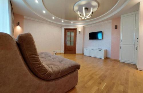 Lutsk Apartamento | Класичний Люкс біля Порт сіті