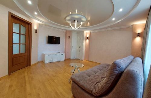 Lutsk Apartamento | Класичний Люкс біля Порт сіті