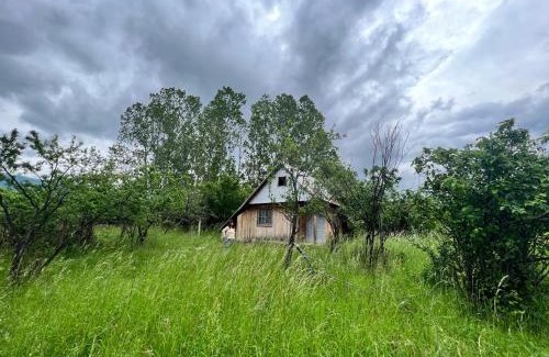 Kazanlak Casa | КЪЩА в Казанлък, 2 Стаи с 3 Легла без Ток и Вода, Външна Тоалетна, Всеки Чисти след себе си! VILLA HOUSE in Kazanlak 2-Rooms & 3 Beds, No Electric, Water or WC, use Outhouse, Bring Water, Tidy after Yourself