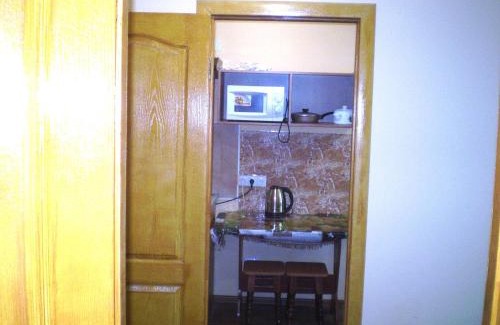 Mykolaiv Apartamento | НЕБОЛЬШАЯ 2 комн квартира центр Николаева Соборная-Макарова Макдональдс 4 дивана 2 этаж Wi-Fi