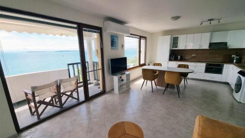 Sveti Vlas Apartamento | Под наем 4-стаен Апартамент с Изумителна фронтална гледка море, Sun Coast resort Свети Влас