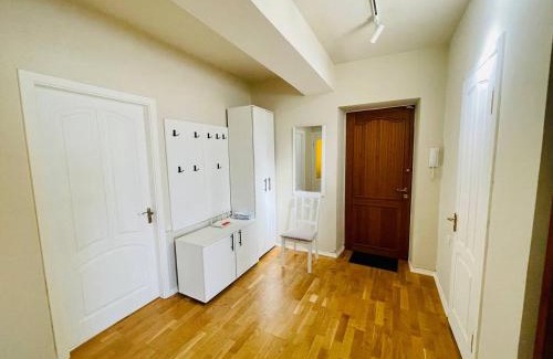 Samal-1 Apartamento | Самал в Золотом квадрате 3 комнатная стильная в центре