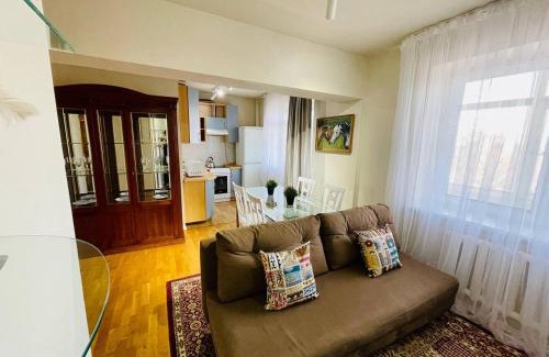 Samal-1 Apartamento | Самал в Золотом квадрате 3 комнатная стильная в центре