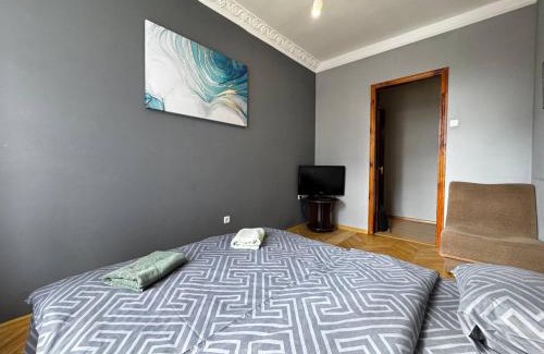 Besarabka Apartamento | Сучасні 3-кімнатні апартаменти, метро Палац Спорту