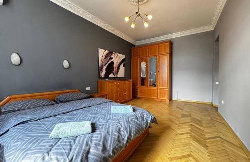 Besarabka Apartamento | Сучасні 3-кімнатні апартаменти, метро Палац Спорту