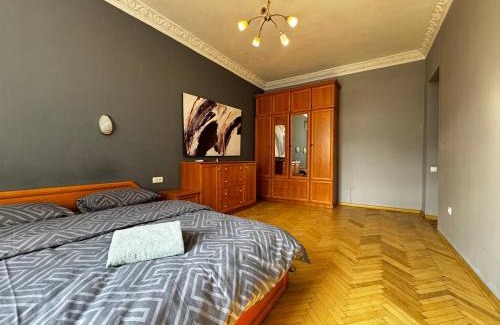 Besarabka Apartamento | Сучасні 3-кімнатні апартаменти, метро Палац Спорту