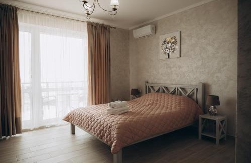 Karolino-Bugaz Hotel | Три Слона