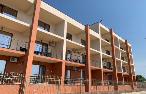 Karolino-Bugaz Hotel | Три Слона