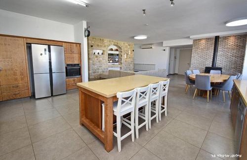 Bruchim Qela' Alon Villa | אחוזת נוף מרגליות - וילה מהממת עם 3 חדרי שינה ובריכה פרטית במרגליות