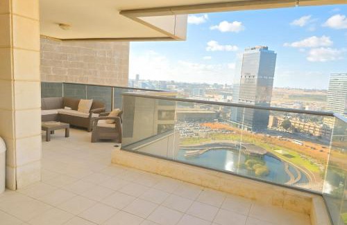 Petah Tikva Apartamento | מיני פנטהאוס נווה גן Mini Penthouse by Lake Neve Gan