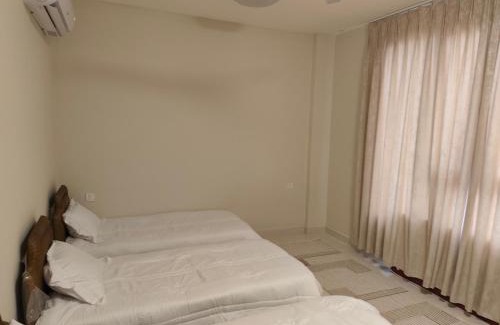 Mirbat Apartamento | بناية الكورنيش
