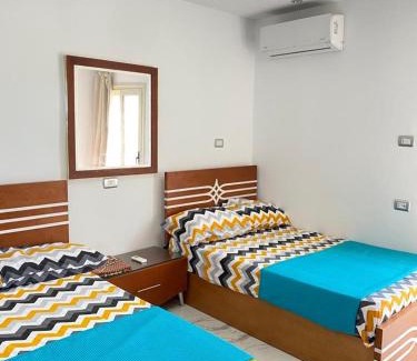 Marina El Alamein Chalet De Esquí | شاليه 4 غرف نوم مكيف بالكامل مارينا الساحل الشمالي العلمين تاني صف على البحيرة الرملية