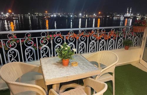 Port Said Apartamento | شقة عائليه702 كبيره مطله علي قناة السويس والبحر