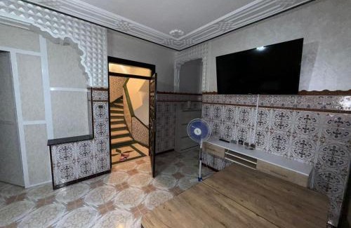 Bni Makada Apartamento | شقة كبيرة فيها 3 غرف و صالون مطبخ حمام و في شارع راقي في طنجة دار تونسي
