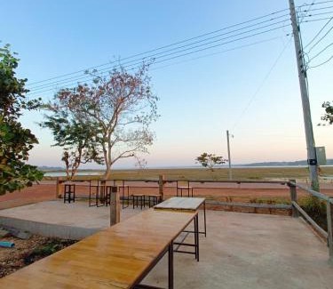 Bung Khong Long Complejo | บ้านทุ่ง เคียงบึง รีสอร์ท