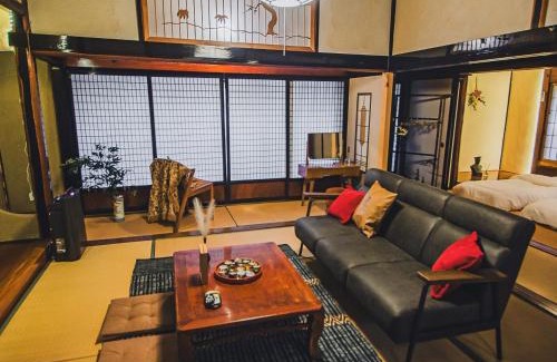 Sado Villa | 佐渡島 築120年の古民家一棟貸切 河崎浪漫館 囲炉裏体験 檜風呂-蔵サウナ完備