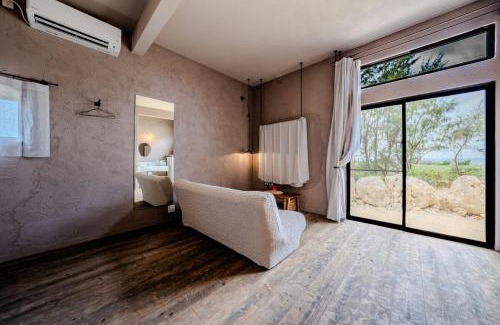 Miyakojima Villa | 宮古島の自然豊かで静かなエリアroom0オリジナルインテリア小物が溢れる空間