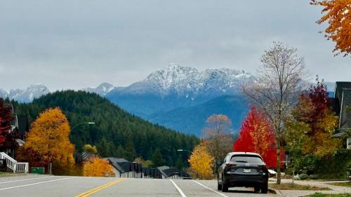 Burke Mountain Casa | 宽敞的私人套房&热水浴缸&近交通和自然小径