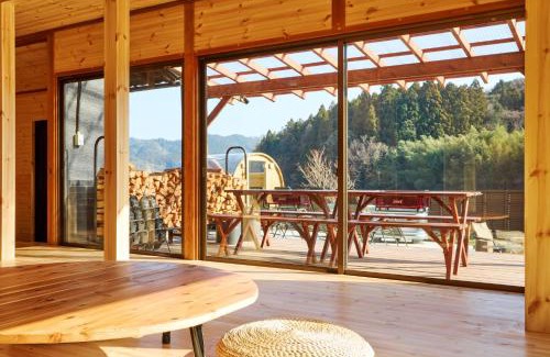 Kimitsu Casa | 星が降りそそぐVilla 都心から70分 にぎわいOK完全プライベート空間 吹抜けサウナ 最大8名 雨でもBBQ 天体観測 田園が広がるぽつんと宿