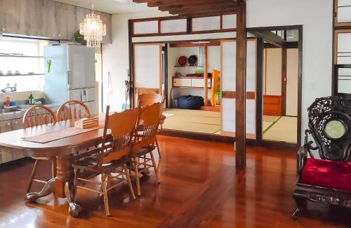 Tsuboya Villa | 最大14人 駐車縦列4台可能 個室4部屋 広々戸建て 国際通りと牧志駅まで徒歩5分 わらゆんＳｏヴィラ壺屋