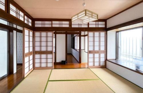 Tsuboya Villa | 最大14人 駐車縦列4台可能 個室4部屋 広々戸建て 国際通りと牧志駅まで徒歩5分 わらゆんＳｏヴィラ壺屋