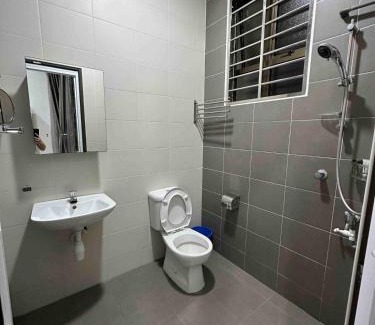 Kluang Casa | 简 民宿 居銮绿园 J Home Kluang Indah