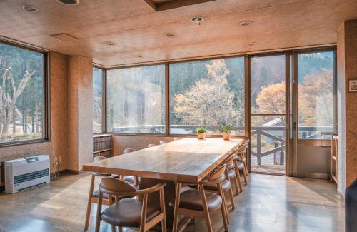 Yuzawa Cabina | 豊島ロッヂ苗場