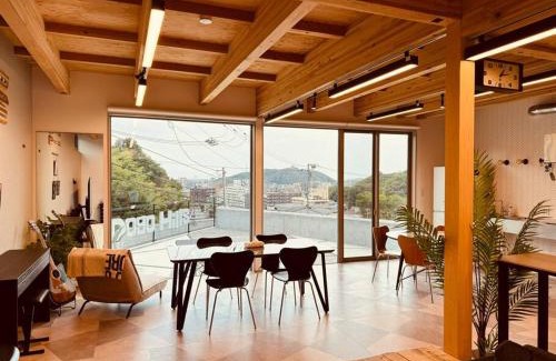 Yunoura Onsen Casa | 道後温泉本館まで車2分広々124m2貸切別荘大人数宿泊向