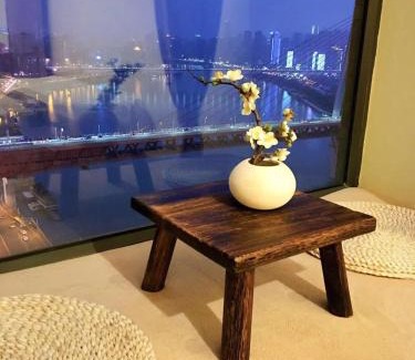 Yuzhong Apartamento | 重庆两江云之上江景民宿意