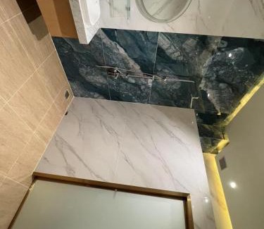 District 5 Hotel | 麗琼酒店