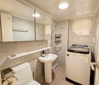 Yeonnam-dong Apartamento | 연남동,경의선숲길,홍대입구2번출구,올리브영,연세대,세브란스병원,2룸3베드,Ak홍대쇼핑,짐보관
