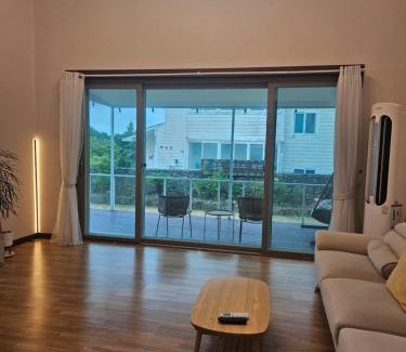 Daecheon-dong Casa | 조은하우스 서귀포 독채펜션