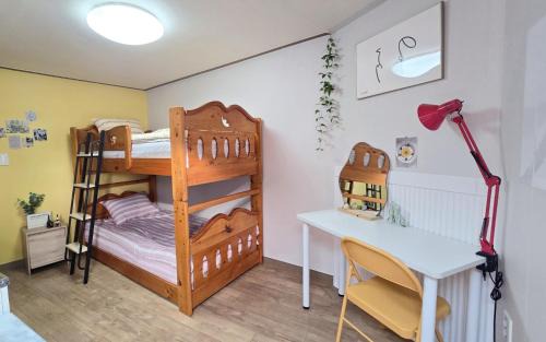 Gwangjin Casa | 화가의 집 -아차산역, 풀옵션 원룸 ,2베드 2인, 세탁기건조기, 장박, 건국대&세종대