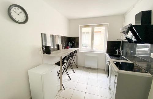 Cret de Roc Apartamento | 023 CHIC & COSY F1 23m2 HYPERCENTRE WIFI SMART TV NETFLIX