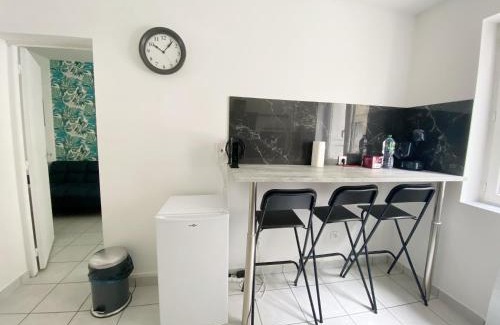 Cret de Roc Apartamento | 023 CHIC & COSY F1 23m2 HYPERCENTRE WIFI SMART TV NETFLIX