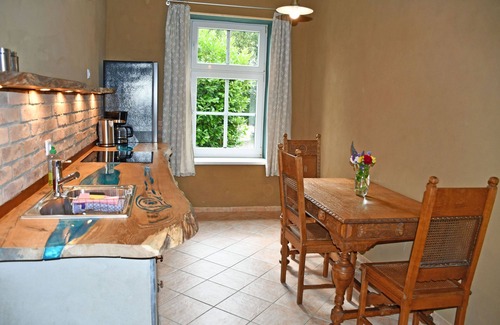 Ralswiek Apartamento | 07 Muttland vacation apartment with fireplace - vacation apartments in the Gnies manor house