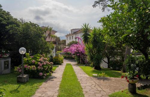 Sestri Levante Apartamento | 070 - Villa OLANDA con veranda VISTA MARE a 5 minuti SPIAGGIA con PISCINA CONDOMINIALE