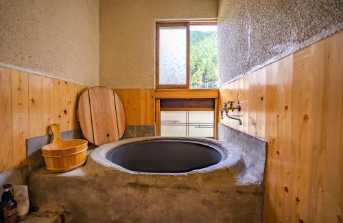 Eiheiji Casa | 1日1組限定 体験型古民家宿"ハレハレ" 超新鮮卵かけご飯付き-自給自足を営む若夫婦がセルフビルドした宿- 平飼い卵の収穫と五右衛門風呂沸かし体験付き