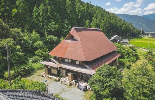 Eiheiji Casa | 1日1組限定 体験型古民家宿"ハレハレ" 超新鮮卵かけご飯付き-自給自足を営む若夫婦がセルフビルドした宿- 平飼い卵の収穫と五右衛門風呂沸かし体験付き